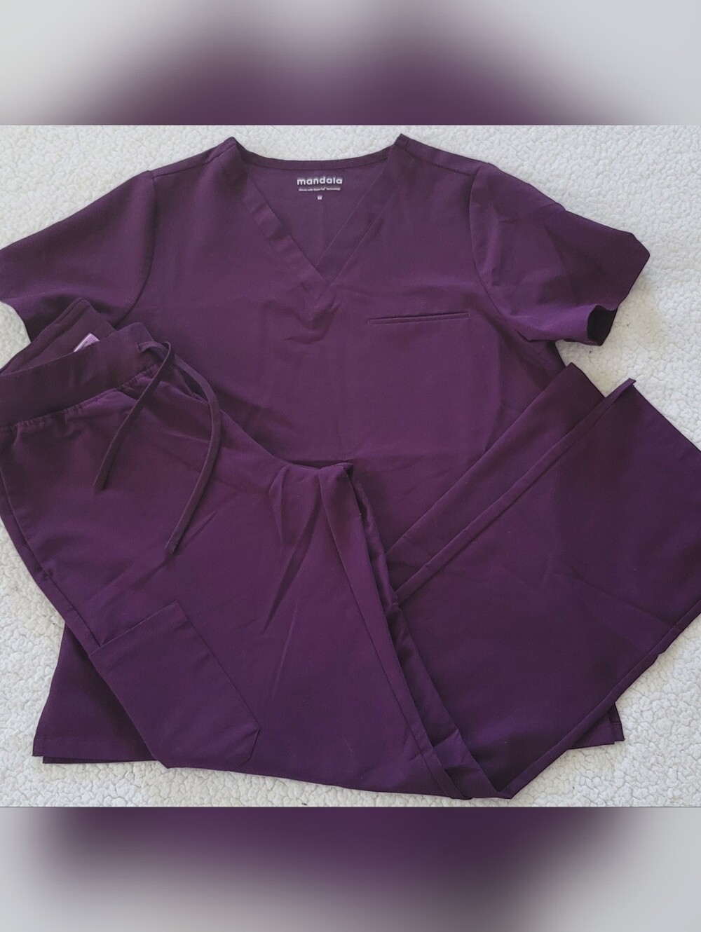 Mandala Women's Scrub Set V-Neck Sz Med  + Pant Sz  Small in Eggplant